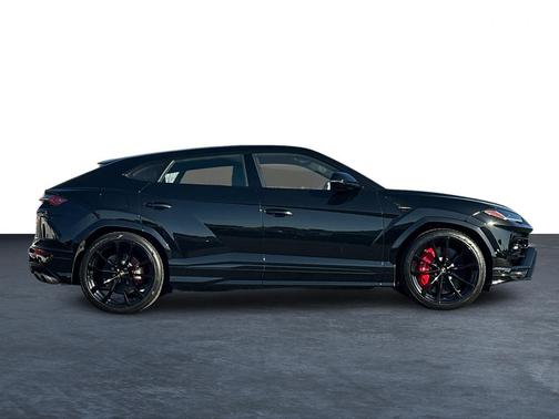 2022 Lamborghini Urus Graphite Capsule