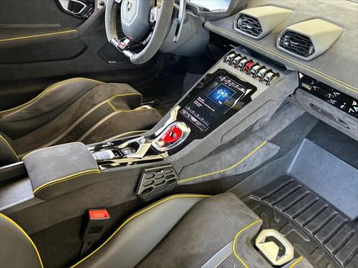 2023 Lamborghini Huracan Sterrato Base