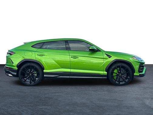 2022 Lamborghini Urus Graphite Capsule