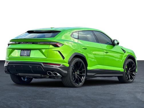 2022 Lamborghini Urus Graphite Capsule