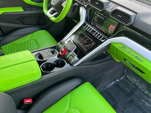 2022 Lamborghini Urus Graphite Capsule