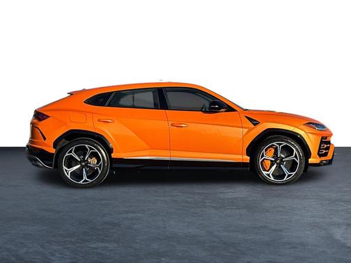 2021 Lamborghini Urus Graphite Capsule