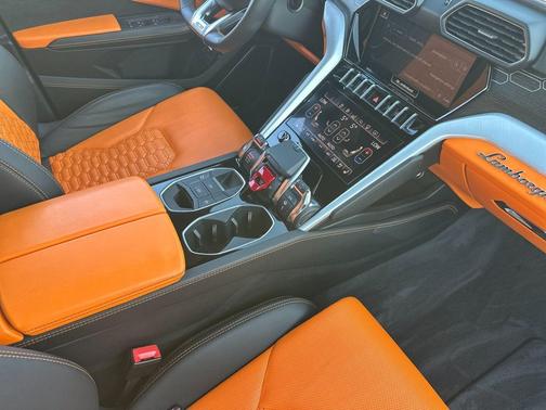 2021 Lamborghini Urus Graphite Capsule