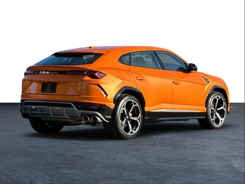 2021 Lamborghini Urus Graphite Capsule