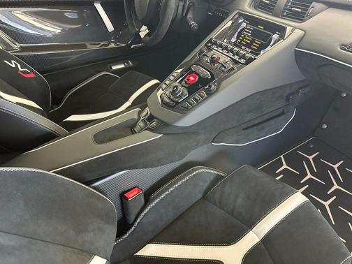 2021 Lamborghini Aventador SVJ Roadster