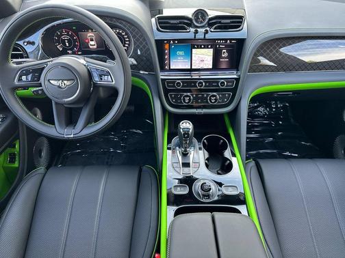 2025 Bentley Bentayga V8