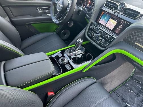 2025 Bentley Bentayga V8