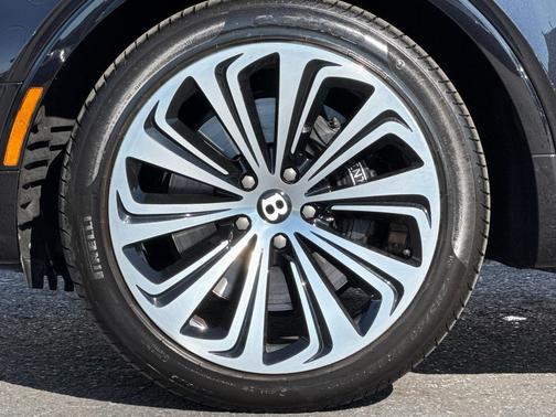 2022 Bentley Bentayga V8
