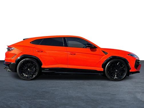 2025 Lamborghini Urus SE