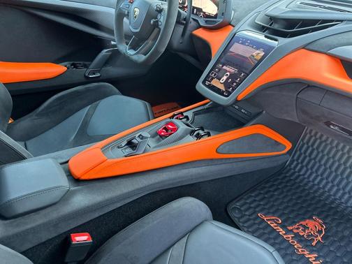 2024 Lamborghini Revuelto Base