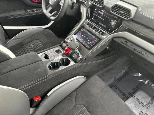 2024 Lamborghini Urus Performante