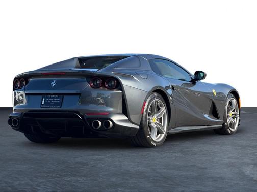 2022 Ferrari 812 GTS Base