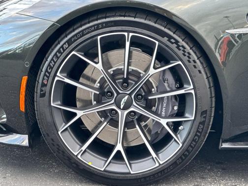 2026 Aston Martin Vantage Base