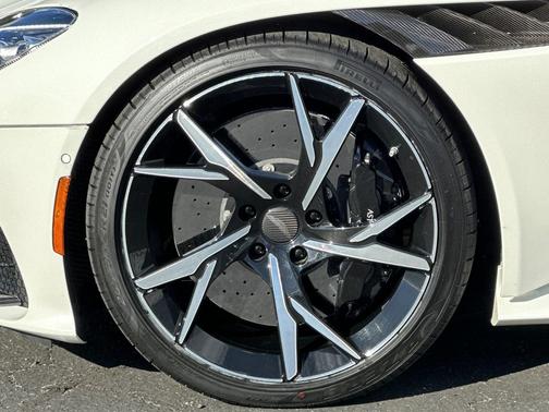 2019 Aston Martin DBS Superleggera