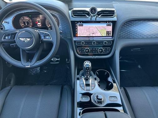 2025 Bentley Bentayga V8