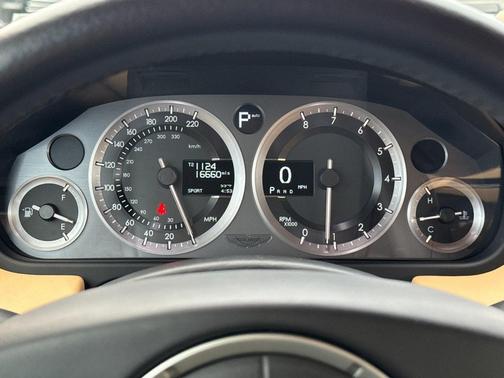 2014 Aston Martin DB9 Volante