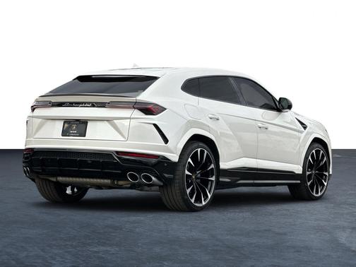 2022 Lamborghini Urus Graphite Capsule