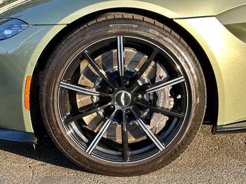 2021 Aston Martin Vantage Roadster