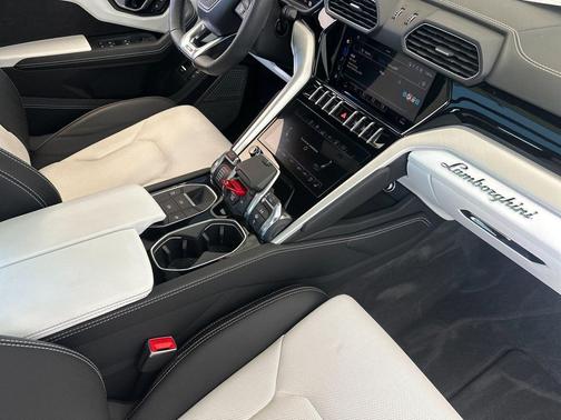 2020 Lamborghini Urus Selezione CPO