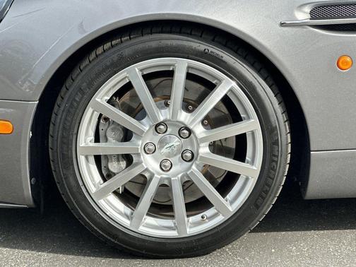 2005 Aston Martin V12 Vanquish Base