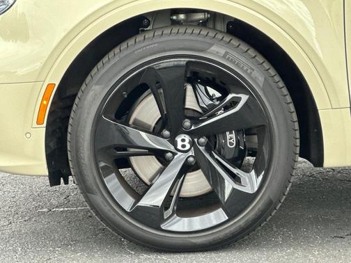 2025 Bentley Bentayga V8