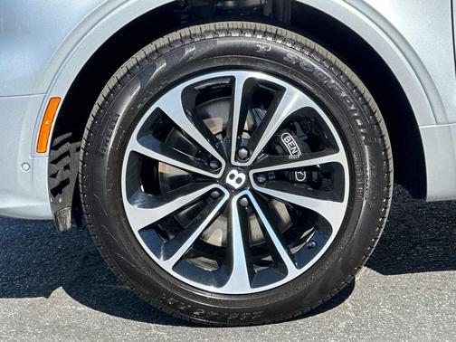 2025 Bentley Bentayga V8