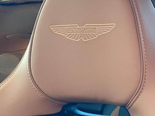 2025 Aston Martin DBX 707