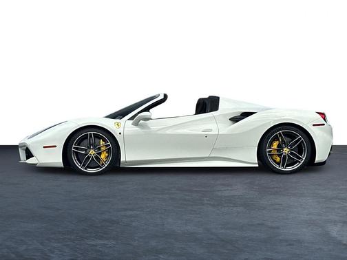 Bianco Avus 2018 Ferrari 488 Spider Base
