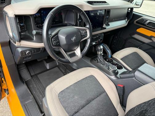 Cyber Orange Metallic Tricoat 2022 Ford Bronco Wildtrak