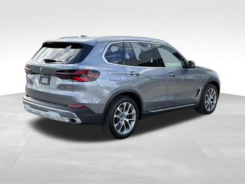 Skyscraper Gray Metallic 2024 BMW X5 xDrive40i