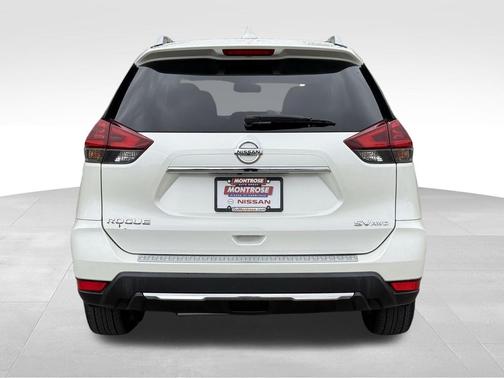 Pearl White 2018 Nissan Rogue SV