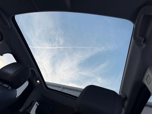Fuji White 2020 Land Rover Discovery Sport S