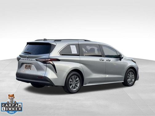 Celestial Silver Metallic 2023 Toyota Sienna XLE