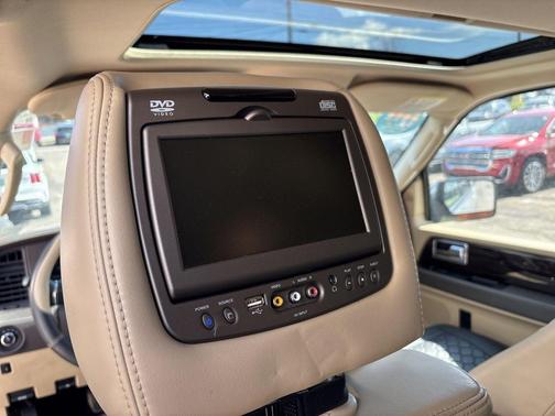 2015 Lincoln Navigator Base