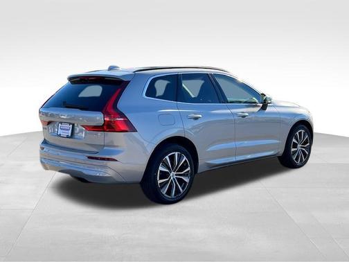 2022 Volvo XC60 B5 Momentum
