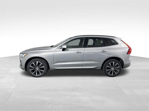 2022 Volvo XC60 B5 Momentum