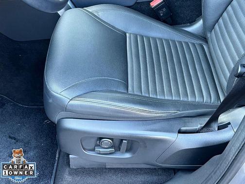 2023 Land Rover Discovery P300 S