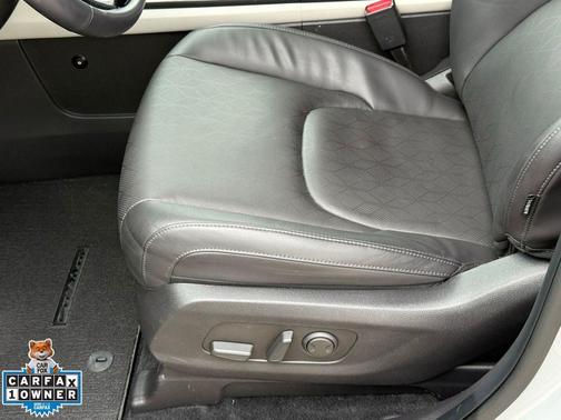 Ceramic Silver 2024 Kia Carnival EX