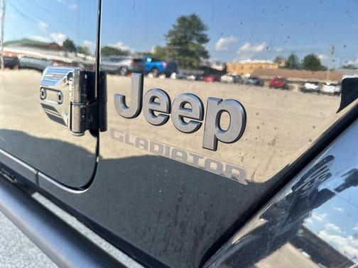 2020 Jeep Gladiator Sport