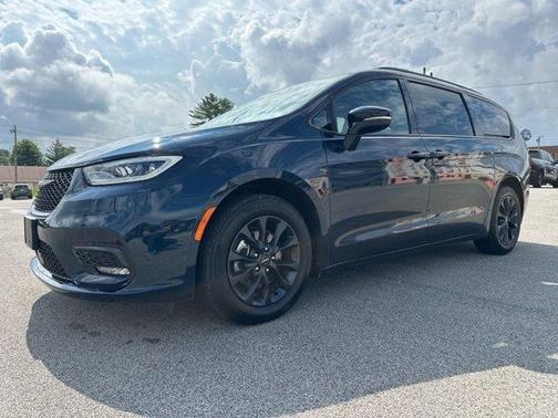 2021 Chrysler Pacifica Touring