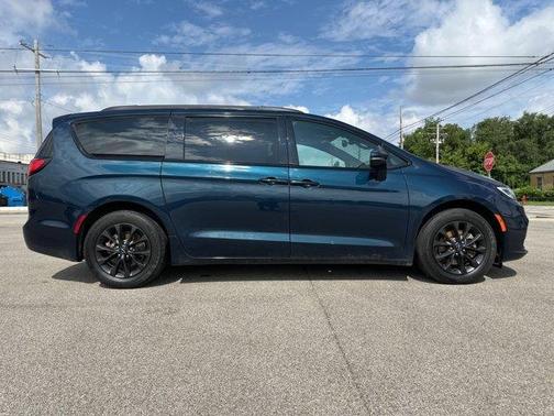 2021 Chrysler Pacifica Touring