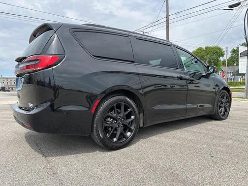 2023 Chrysler Pacifica Touring-L