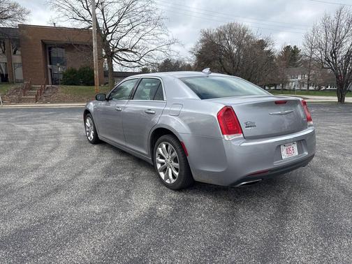 2017 Chrysler 300 Limited