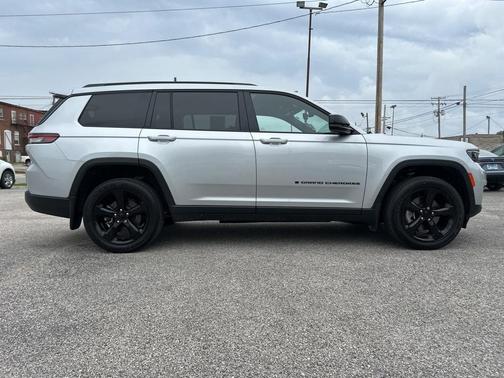 2023 Jeep Grand Cherokee L Laredo