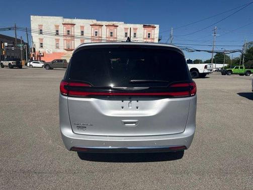 Silver Mist Clearcoat 2026 Chrysler Pacifica Select