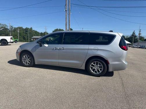 Silver Mist Clearcoat 2026 Chrysler Pacifica Select