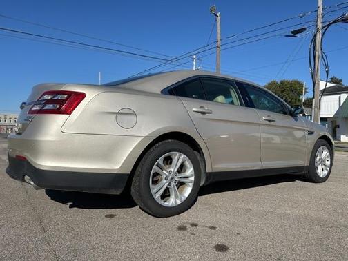2018 Ford Taurus SEL