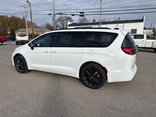 2026 Chrysler Pacifica Limited