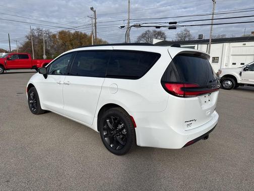 2026 Chrysler Pacifica Limited