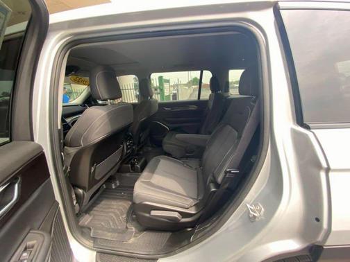 2022 Jeep Grand Cherokee L Laredo
